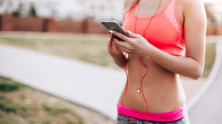 Countdown to the beach: how the stars get ready ❒ Studio Romano Fuhr