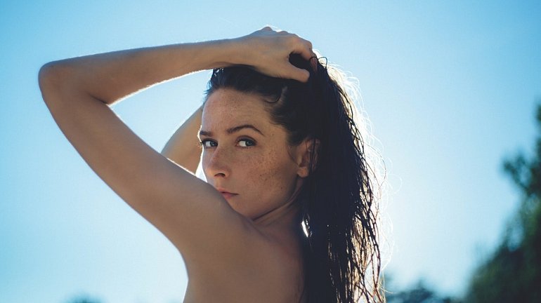 Younger, more moisturised face at the beach ❒ Studio Romano Fuhr