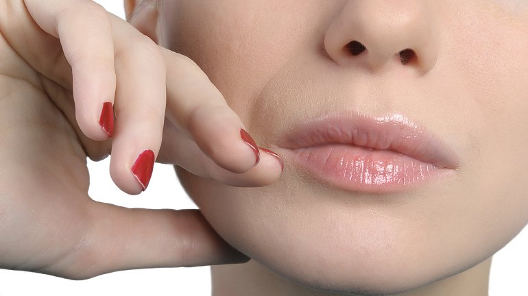 Back in time with the Liquid Face Lift ❒ Studio Romano Fuhr